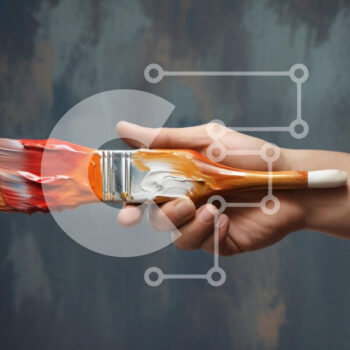 Intra Συλλεκτικό Ξύλινο Παζλ Plywood  4mm - Χέρι που κρατά ένα πολύχρωμο πινέλο Σε Ξύλινο Κουτί - Διαστάσεις Puzzle: 10x10 cm – 25 κομμάτια - Image 1