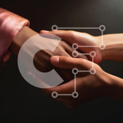 Intra Συλλεκτικό Ξύλινο Παζλ Plywood  4mm - Δύο χέρια που κρατούν το ένα το άλλο Σε Ξύλινο Κουτί - Διαστάσεις Puzzle: 10x10 cm – 25 κομμάτια - Image 1