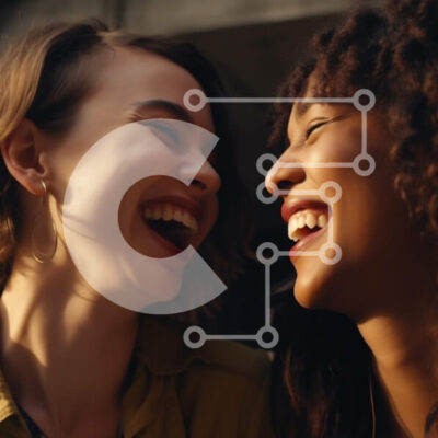 Intra Συλλεκτικό Ξύλινο Παζλ Plywood  4mm - Ειλικρινής στιγμή δύο γυναικών που γελούν μαζί Σε Ξύλινο Κουτί - Διαστάσεις Puzzle: 10x10 cm – 25 κομμάτια - Image 1