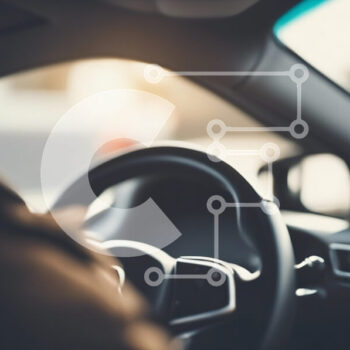 Intra Συλλεκτικό Ξύλινο Παζλ Plywood  4mm - Οδηγός που κρατά το τιμόνι σε ένα αυτοκίνητο Σε Ξύλινο Κουτί - Διαστάσεις Puzzle: 10x10 cm – 25 κομμάτια - Image 1