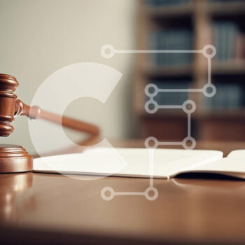 Intra Συλλεκτικό Ξύλινο Παζλ Plywood  4mm - Gavel and Open Book in a Law Setting Σε Ξύλινο Κουτί - Διαστάσεις Puzzle: 10x10 cm – 25 κομμάτια - Image 1