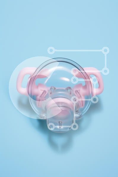 Intra Συλλεκτικό Ξύλινο Παζλ Plywood  4mm - Διαφανές μπιμπερό με ροζ χερούλια Σε Ξύλινο Κουτί - Διαστάσεις: 10x10 cm – 25 κομμάτια