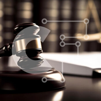 Intra Συλλεκτικό Ξύλινο Παζλ Plywood  4mm - Gavel and Scales of Justice σε μια δικαστική αίθουσα Σε Ξύλινο Κουτί - Διαστάσεις: 10x10 cm – 25 κομμάτια - Image 1