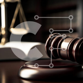 Intra Συλλεκτικό Ξύλινο Παζλ Plywood  4mm - Το Gavel and Scales of Justice on a Law Book Σε Ξύλινο Κουτί - Διαστάσεις Puzzle: 10x10 cm – 25 κομμάτια - Image 1