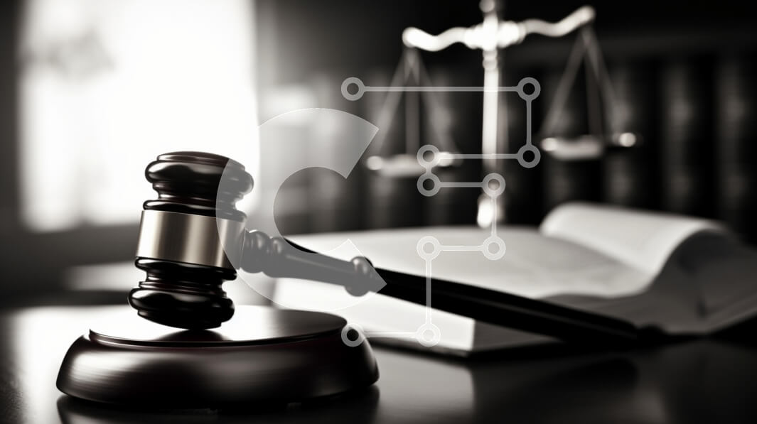 Intra Συλλεκτικό Ξύλινο Παζλ Plywood  4mm - Γκόλι και ζυγαριά δικαιοσύνης σε σκηνικό δικαστηρίου Σε Ξύλινο Κουτί - Διαστάσεις Puzzle: 10x10 cm – 25 κομμάτια