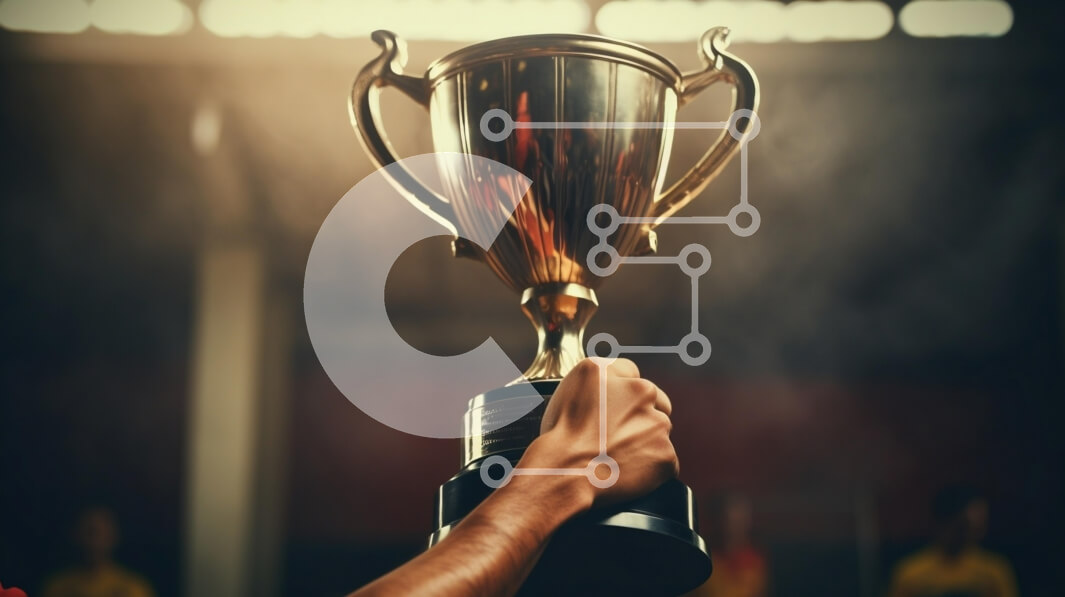 Intra Συλλεκτικό Ξύλινο Παζλ Plywood  4mm - Εορτασμός της Νίκης με τρόπαιο Σε Ξύλινο Κουτί - Διαστάσεις Puzzle: 10x10 cm – 25 κομμάτια