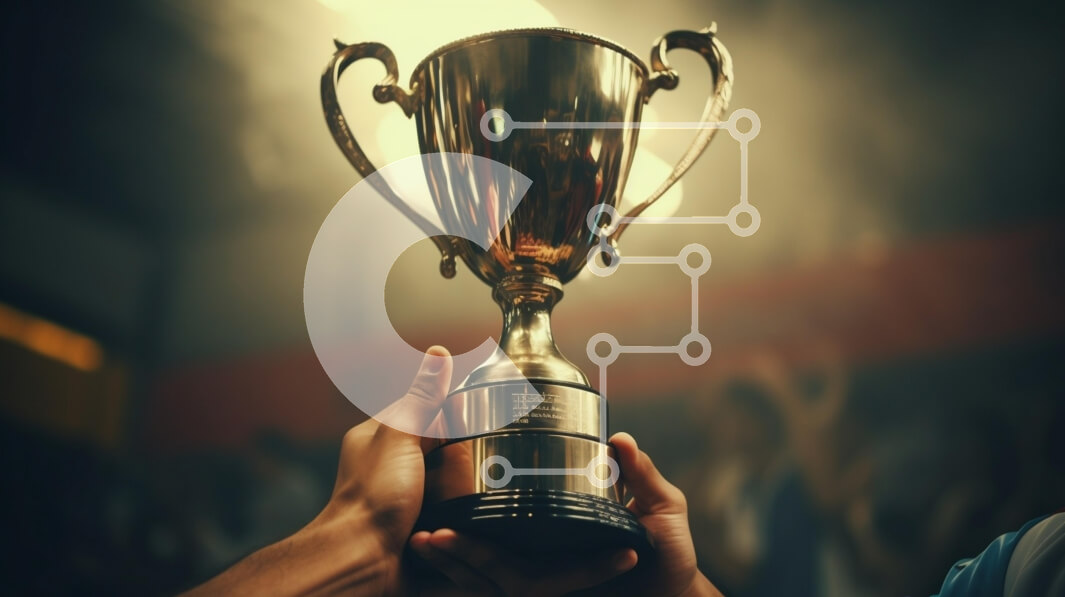 Intra Συλλεκτικό Ξύλινο Παζλ Plywood  4mm - Εορτασμός της Νίκης με τρόπαιο Σε Ξύλινο Κουτί - Διαστάσεις Puzzle: 10x10 cm – 25 κομμάτια