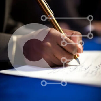 Intra Συλλεκτικό Ξύλινο Παζλ Plywood  4mm - Κοντινό πλάνο γραφής με χρυσό στυλό Σε Ξύλινο Κουτί - Διαστάσεις Puzzle: 10x10 cm – 25 κομμάτια - Image 1