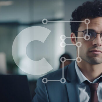 Intra Συλλεκτικό Ξύλινο Παζλ Plywood  4mm - Σοβαρός νεαρός άνδρας σε μια επαγγελματική συνάντηση Σε Ξύλινο Κουτί - Διαστάσεις Puzzle: 10x10 cm – 25 κομμάτια - Image 1