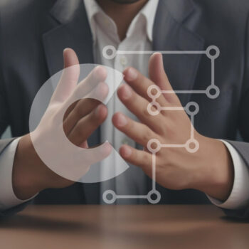 Intra Συλλεκτικό Ξύλινο Παζλ Plywood  4mm - Επιχειρηματίας που χειρονομεί κατά τη διάρκεια μιας συζήτησης Σε Ξύλινο Κουτί - Διαστάσεις Puzzle: 10x10 cm – 25 κομμάτια - Image 1