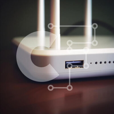 Intra Συλλεκτικό Ξύλινο Παζλ Plywood  4mm - Κοντινό πλάνο ενός σύγχρονου λευκού δρομολογητή Σε Ξύλινο Κουτί - Διαστάσεις Puzzle: 10x10 cm – 25 κομμάτια - Image 1