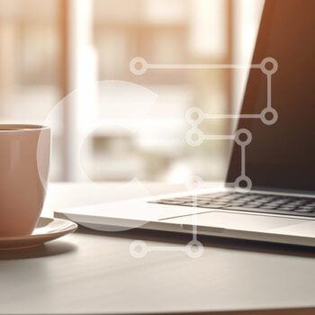 Intra Συλλεκτικό Ξύλινο Παζλ Plywood  4mm - Μοντέρνος χώρος εργασίας με φορητό υπολογιστή και καφέ Σε Ξύλινο Κουτί - Διαστάσεις Puzzle: 10x10 cm – 25 κομμάτια - Image 1