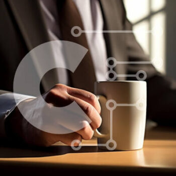 Intra Συλλεκτικό Ξύλινο Παζλ Plywood  4mm - Κοντινό πλάνο ενός επιχειρηματία που κρατά μια κούπα καφέ Σε Ξύλινο Κουτί - Διαστάσεις Puzzle: 10x10 cm – 25 κομμάτια - Image 1