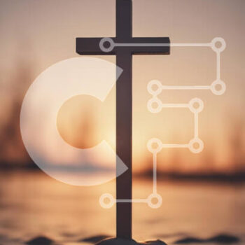 Intra Συλλεκτικό Ξύλινο Παζλ Plywood  4mm - Σταυρός που σκιαγραφείται στο ηλιοβασίλεμα στην αμμώδη παραλία Σε Ξύλινο Κουτί - Διαστάσεις Puzzle: 10x10 cm – 25 κομμάτια - Image 1