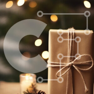 Intra Συλλεκτικό Ξύλινο Παζλ Plywood  4mm - Τυλιγμένο κουτί δώρου με κερί και κουκουνάρι Σε Ξύλινο Κουτί - Διαστάσεις: 10x10 cm – 25 κομμάτια