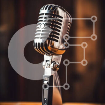 Intra Συλλεκτικό Ξύλινο Παζλ Plywood  4mm - Vintage μικρόφωνο σε ξύλινο τραπέζι Σε Ξύλινο Κουτί - Διαστάσεις: 10x10 cm – 25 κομμάτια - Image 1