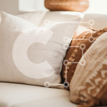 Intra Συλλεκτικό Ξύλινο Παζλ Plywood  4mm - Άνετος καναπές με διακοσμητικά μαξιλάρια σε ηλιόλουστο δωμάτιο Σε Ξύλινο Κουτί - Διαστάσεις Puzzle: 10x10 cm – 25 κομμάτια - Image 1