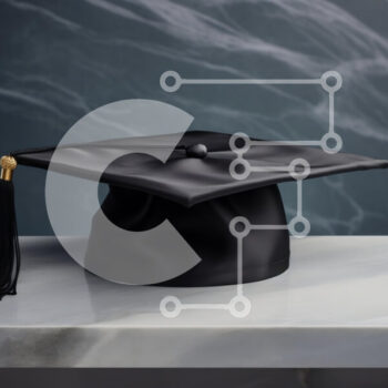 Intra Συλλεκτικό Ξύλινο Παζλ Plywood  4mm - Καπάκι αποφοίτησης σε μαρμάρινη επιφάνεια Σε Ξύλινο Κουτί - Διαστάσεις Puzzle: 10x10 cm – 25 κομμάτια - Image 1