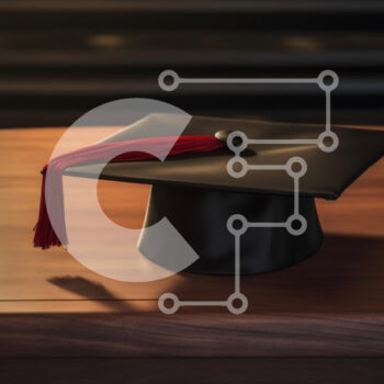 Intra Συλλεκτικό Ξύλινο Παζλ Plywood  4mm - Καπάκι αποφοίτησης σε ξύλινο τραπέζι Σε Ξύλινο Κουτί - Διαστάσεις Puzzle: 10x10 cm – 25 κομμάτια - Image 1