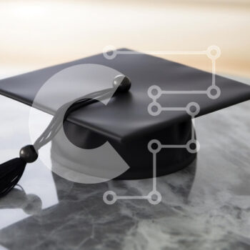 Intra Συλλεκτικό Ξύλινο Παζλ Plywood  4mm - Μαύρο καπάκι αποφοίτησης σε μαρμάρινο τραπέζι Σε Ξύλινο Κουτί - Διαστάσεις Puzzle: 10x10 cm – 25 κομμάτια - Image 1