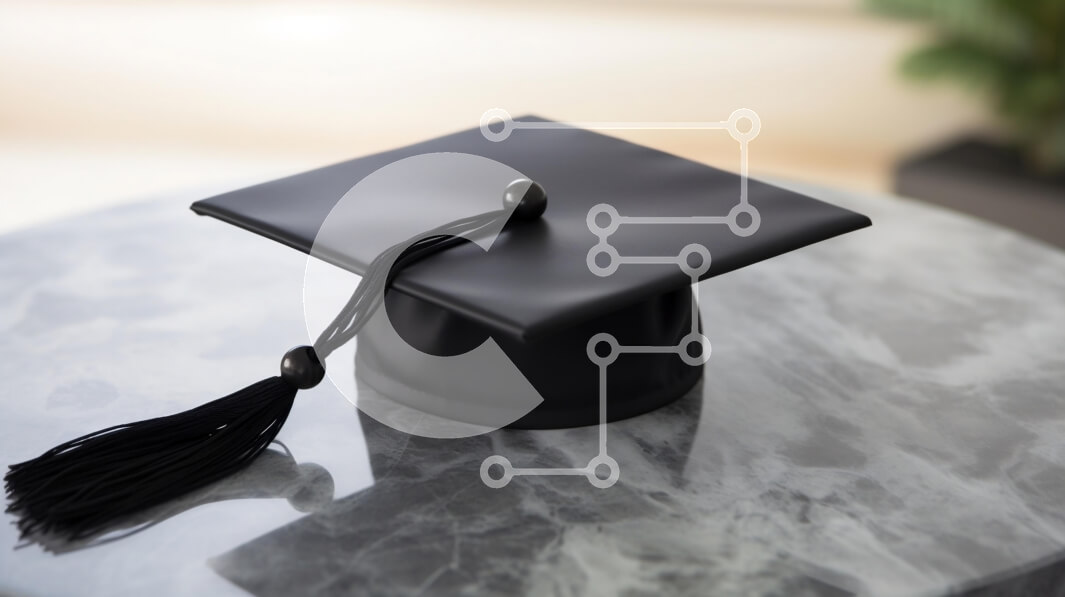 Intra Συλλεκτικό Ξύλινο Παζλ Plywood  4mm - Μαύρο καπάκι αποφοίτησης σε μαρμάρινο τραπέζι Σε Ξύλινο Κουτί - Διαστάσεις Puzzle: 10x10 cm – 25 κομμάτια