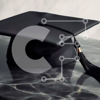 Intra Συλλεκτικό Ξύλινο Παζλ Plywood  4mm - Μαύρο καπάκι αποφοίτησης σε μαρμάρινη επιφάνεια Σε Ξύλινο Κουτί - Διαστάσεις Puzzle: 10x10 cm – 25 κομμάτια - Image 1