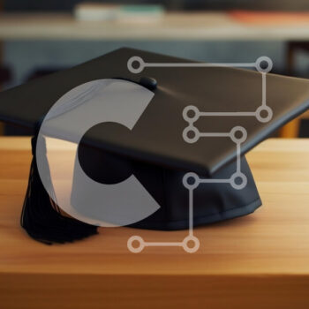 Intra Συλλεκτικό Ξύλινο Παζλ Plywood  4mm - Μαύρο καπάκι αποφοίτησης σε ξύλινο τραπέζι Σε Ξύλινο Κουτί - Διαστάσεις Puzzle: 10x10 cm – 25 κομμάτια - Image 1