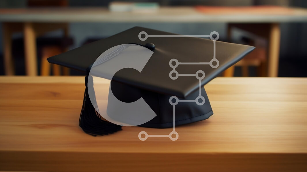 Intra Συλλεκτικό Ξύλινο Παζλ Plywood  4mm - Μαύρο καπάκι αποφοίτησης σε ξύλινο τραπέζι Σε Ξύλινο Κουτί - Διαστάσεις Puzzle: 10x10 cm – 25 κομμάτια