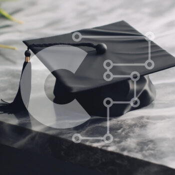 Intra Συλλεκτικό Ξύλινο Παζλ Plywood  4mm - Μαύρο καπάκι αποφοίτησης σε μαρμάρινη επιφάνεια Σε Ξύλινο Κουτί - Διαστάσεις Puzzle: 10x10 cm – 25 κομμάτια - Image 1