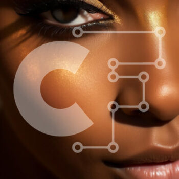 Intra Συλλεκτικό Ξύλινο Παζλ Plywood  4mm - Πορτρέτο από κοντά με χρυσές ανταύγειες και έντονο μακιγιάζ Σε Ξύλινο Κουτί - Διαστάσεις Puzzle: 10x10 cm – 25 κομμάτια - Image 1