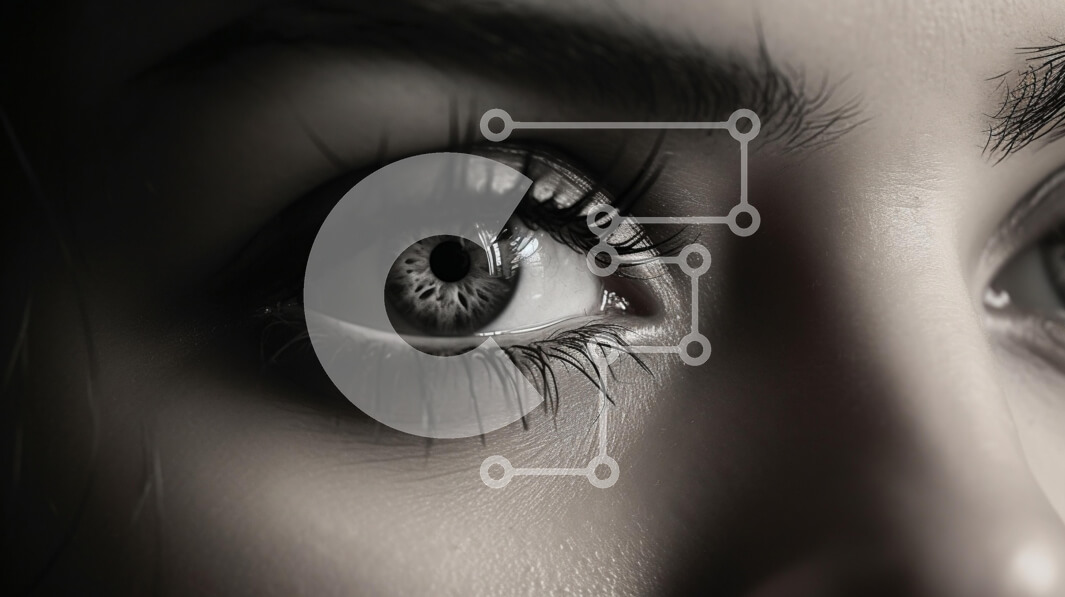 Intra Συλλεκτικό Ξύλινο Παζλ Plywood  4mm - Κοντινό πλάνο ενός όμορφου ανθρώπινου ματιού Σε Ξύλινο Κουτί - Διαστάσεις Puzzle: 10x10 cm – 25 κομμάτια