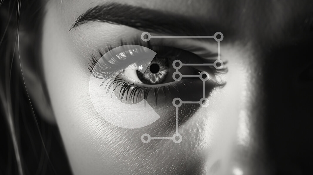 Intra Συλλεκτικό Ξύλινο Παζλ Plywood  4mm - Κοντινό πλάνο ενός γυναικείου ματιού σε μονόχρωμη Σε Ξύλινο Κουτί - Διαστάσεις Puzzle: 10x10 cm – 25 κομμάτια