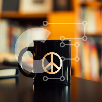 Intra Συλλεκτικό Ξύλινο Παζλ Plywood  4mm - Μαύρη κούπα με σύμβολο ειρήνης στο τραπέζι Σε Ξύλινο Κουτί - Διαστάσεις: 10x10 cm – 25 κομμάτια - Image 1