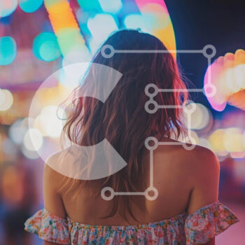 Intra Συλλεκτικό Ξύλινο Παζλ Plywood  4mm - Νεαρή γυναίκα στο καρναβάλι με τα πολύχρωμα φώτα Σε Ξύλινο Κουτί - Διαστάσεις Puzzle: 10x10 cm – 25 κομμάτια - Image 1