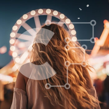 Intra Συλλεκτικό Ξύλινο Παζλ Plywood  4mm - Αποκριάτικη βραδιά με ρόδα και πολύχρωμα φώτα Σε Ξύλινο Κουτί - Διαστάσεις: 10x10 cm – 25 κομμάτια - Image 1