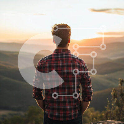 Intra Συλλεκτικό Ξύλινο Παζλ Plywood  4mm - Άτομο που κοιτάζει το ηλιοβασίλεμα πάνω από τα βουνά Σε Ξύλινο Κουτί - Διαστάσεις: 10x10 cm – 25 κομμάτια - Image 1