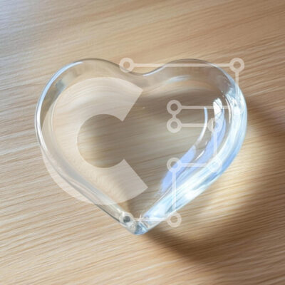 Intra Συλλεκτικό Ξύλινο Παζλ Plywood  4mm - Διαφανές γυάλινο πιάτο καρδιάς σε ξύλινη επιφάνεια Σε Ξύλινο Κουτί - Διαστάσεις: 10x10 cm – 25 κομμάτια - Image 1