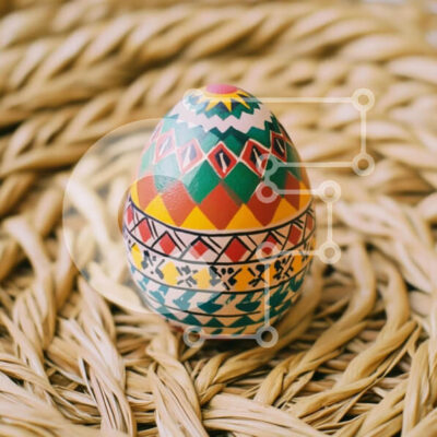 Intra Συλλεκτικό Ξύλινο Παζλ Plywood  4mm - Διακοσμημένο πασχαλινό αυγό σε άχυρο Σε Ξύλινο Κουτί - Διαστάσεις: 10x10 cm – 25 κομμάτια - Image 1