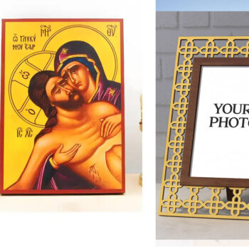 Εικόνα Ορθοδοξίας Πολυτελείας  με  σχεδιο Σταυρούς μαζι με  Βάση σε  8 χρώματα με περίγραμμα χρυσό σε ξύλο Plywood (Πλακάζ)   με  βάση Εξαιρετική Ταπεινοφροσύνη του Ιησού Χριστού «Άνθρωπος των Θλίψεων» με την Παναγία, Ξύλινη Χειροποίητη Εικόνα Ελληνικής Βυζαντινής Στυλ Κρεμάστρα τοίχου Χειροποίητη Ελληνορθόδοξη εικόνα του Ιησού Χριστού, Κρεμαστή πλάκα βυζαντινής τέχνης, χριστιανική τέχνη Διάσταση 26x20 cm (10,2 x 7,9 ίντσες)  INTRAEK3kadro3211-22610943 - Image 1