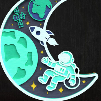 Intra απο ξύλο plywood 3mm-4mm πάχος Ο αστροναύτης στο φεγγάρι με στρώματα Δίασταση 8x8 cm INTRAFABR-121273623 - Image 1