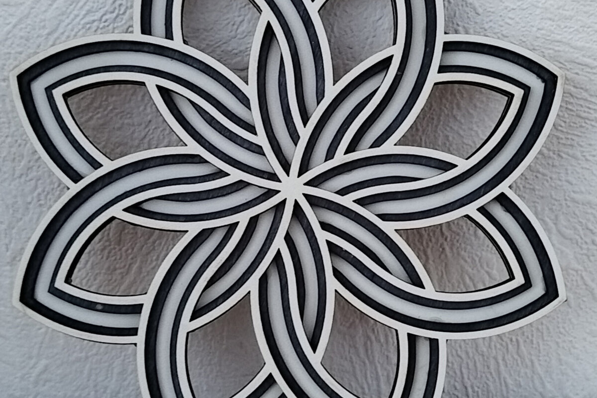 Intra απο ξύλο plywood 3mm-4mm πάχος Κελτικό στολίδι λουλουδιών Δίασταση 8x8 cm INTRAFABR-113045312