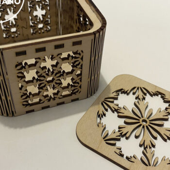 Intra απο ξύλο plywood 3mm-4mm πάχος Χριστουγεννιάτικο κουτί, πολυστρωματική διακόσμηση σπιτιού Δίασταση 15x15 cm INTRAFABR-83650461 - Image 2