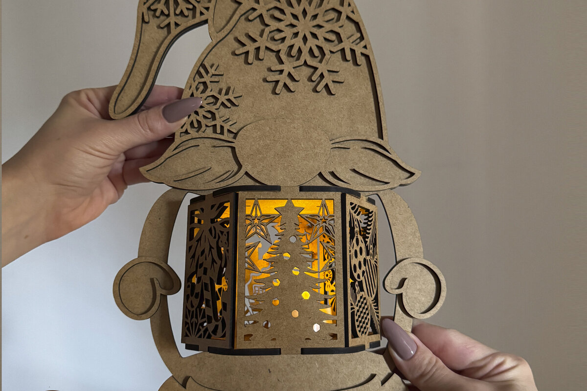 Intra απο ξύλο plywood 3mm-4mm πάχος Πρότυπο αποκοπής φαναριού Χριστουγέννων Gnome Δίασταση 30x20 cm INTRAFABR-109182498