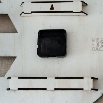 Intra απο ξύλο plywood 3mm-4mm πάχος - Κυκλικό τετράγωνο ρολόι Δίασταση 30x20 cm INTRAFABR-119361136 - Image 3