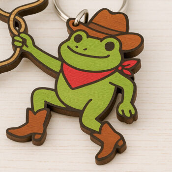 Intra απο ξύλο plywood 3mm-4mm πάχος - Μπρελόκ Cowboy Frog Δίασταση 4x4 cm INTRAFABR-120896967 - Image 1