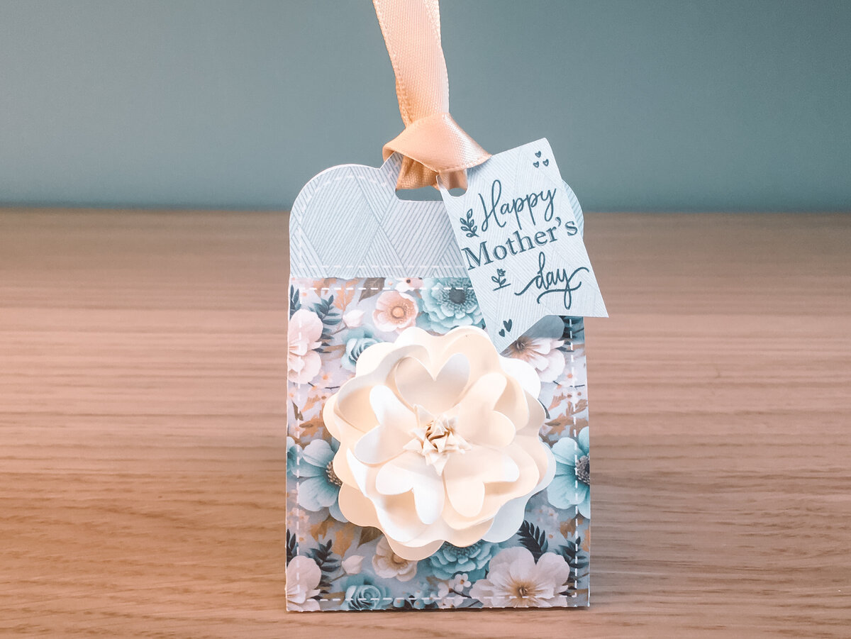 Intra απο ξύλο plywood 3mm-4mm πάχος - Χαριτωμένη τριγωνική βάση λουλουδιών Δίασταση 8x12 cm INTRAFABR-102083204