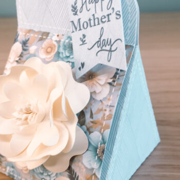 Intra απο ξύλο plywood 3mm-4mm πάχος - Χαριτωμένη τριγωνική βάση λουλουδιών Δίασταση 8x12 cm INTRAFABR-102083204 - Image 2