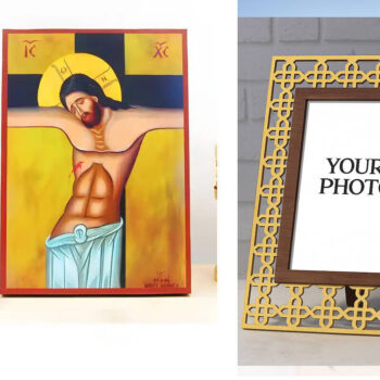 Εικόνα Ορθοδοξίας Πολυτελείας  με  σχεδιο Σταυρούς μαζι με  Βάση σε  8 χρώματα με περίγραμμα χρυσό σε ξύλο Plywood (Πλακάζ)   με  βάση Ο Ιησούς Χριστός Εσταυρωμένος, Ξύλινη Χειροποίητη Εικόνα Ελληνικού Premium Βυζαντινού Στυλ Κρεμασμένος σε ξύλινη πλάκα Θρησκευτικό θέμα Χειροποίητη Ελληνορθόδοξη εικόνα του Ιησού Χριστού, Κρεμαστή πλάκα βυζαντινής τέχνης, χριστιανική τέχνη Διάσταση 10x7 cm (3,9 x 2,8 ίντσες)  INTRAEK3kadro3211-10836 - Image 1