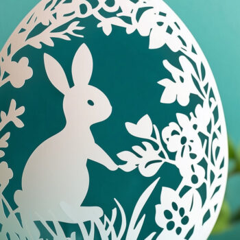 Intra απο ξύλο plywood 3mm-4mm πάχος - Πασχαλινό αυγό με κομμένο   λαγουδάκι Δίασταση 4x4 cm INTRAFABR-116507360 - Image 1