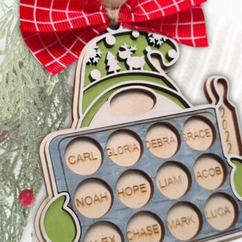 Intra απο ξύλο plywood 3mm-4mm πάχος - Οικογενειακά μπισκότα Στολίδι  Laser Cut Δίασταση 6x6 cm INTRAFABR-80925131 - Image 1